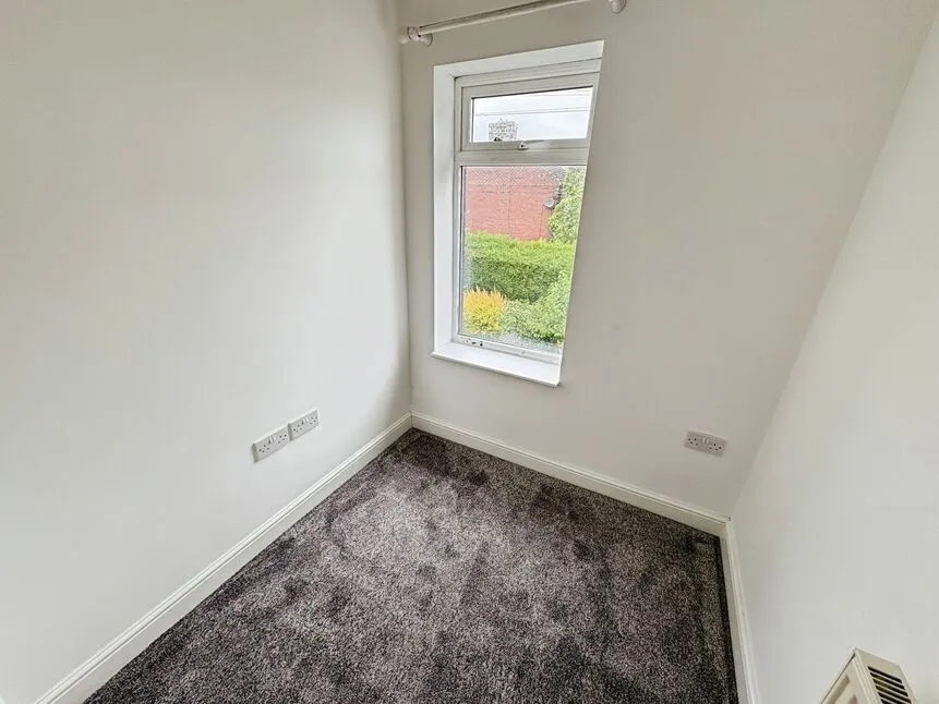 Knowle Avenue, Moldgreen, Huddersfield, West Yorkshire, HD5, photo 9