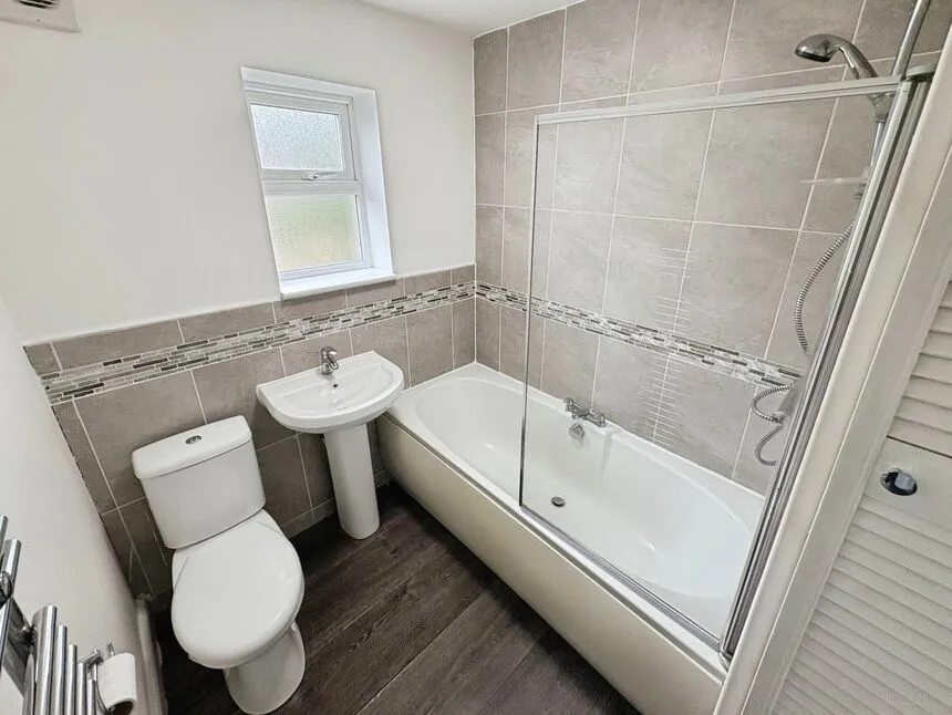 Knowle Avenue, Moldgreen, Huddersfield, West Yorkshire, HD5, photo 7