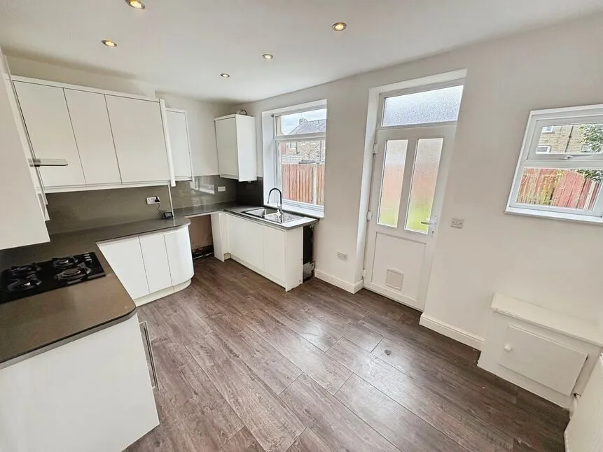 Knowle Avenue, Moldgreen, Huddersfield, West Yorkshire, HD5, photo 4