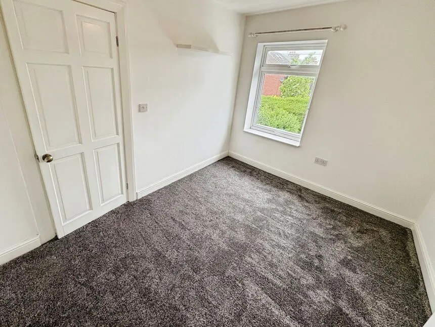 Knowle Avenue, Moldgreen, Huddersfield, West Yorkshire, HD5, photo 6