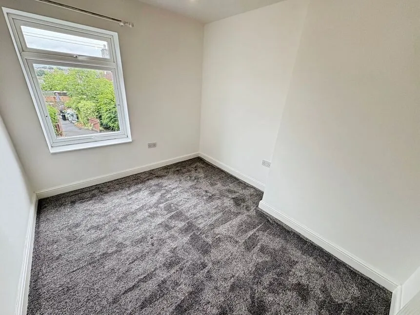 Knowle Avenue, Moldgreen, Huddersfield, West Yorkshire, HD5, photo 11