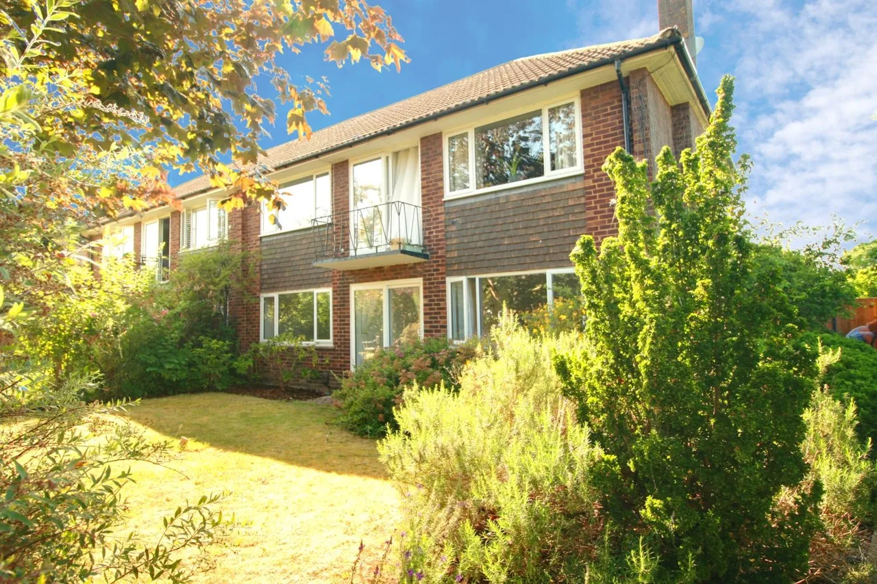2 bed flat for sale, Trinity Close, Bromley, BR2