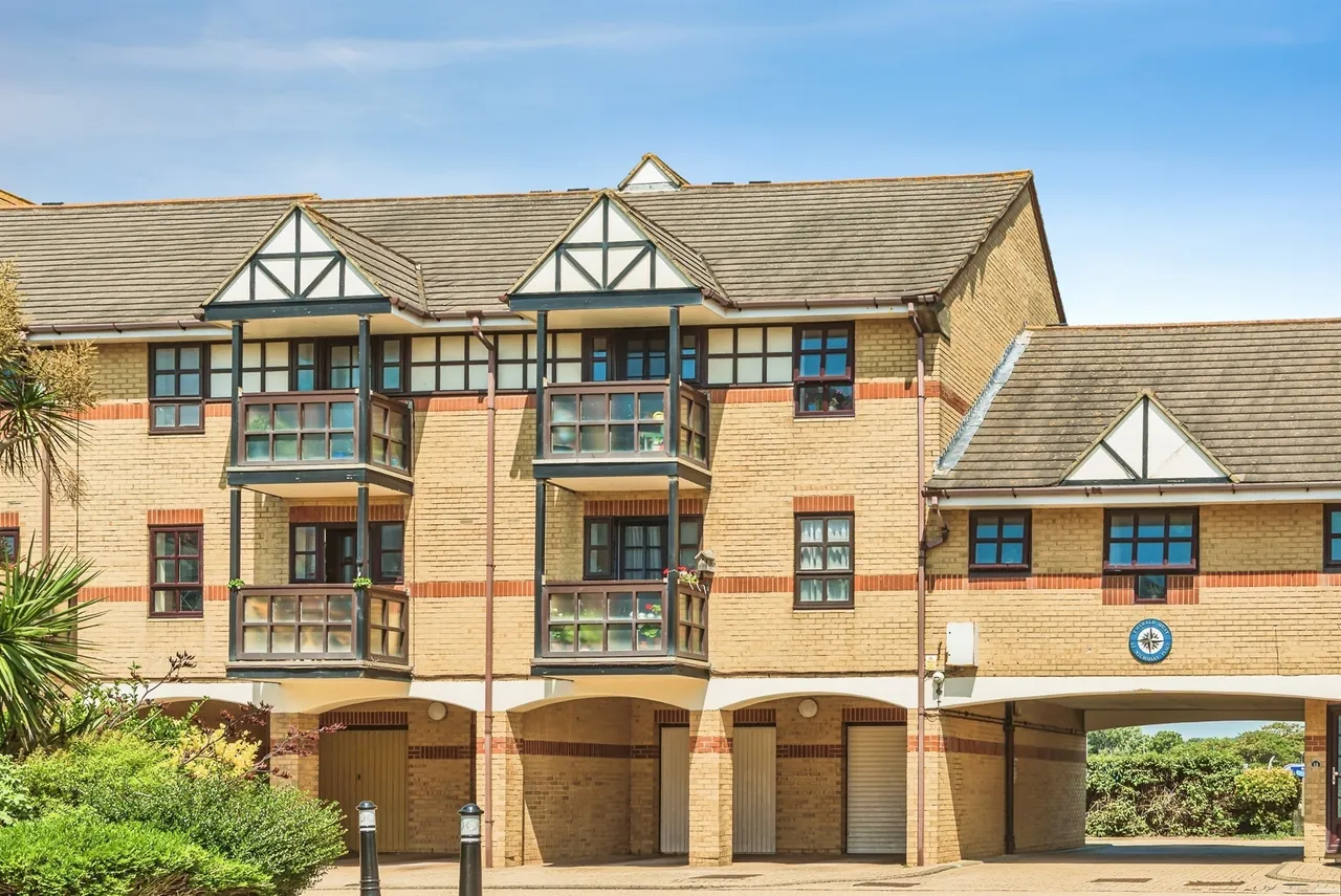 2 bed flat for sale, Emerald Quay, Shoreham-By-Sea, BN43