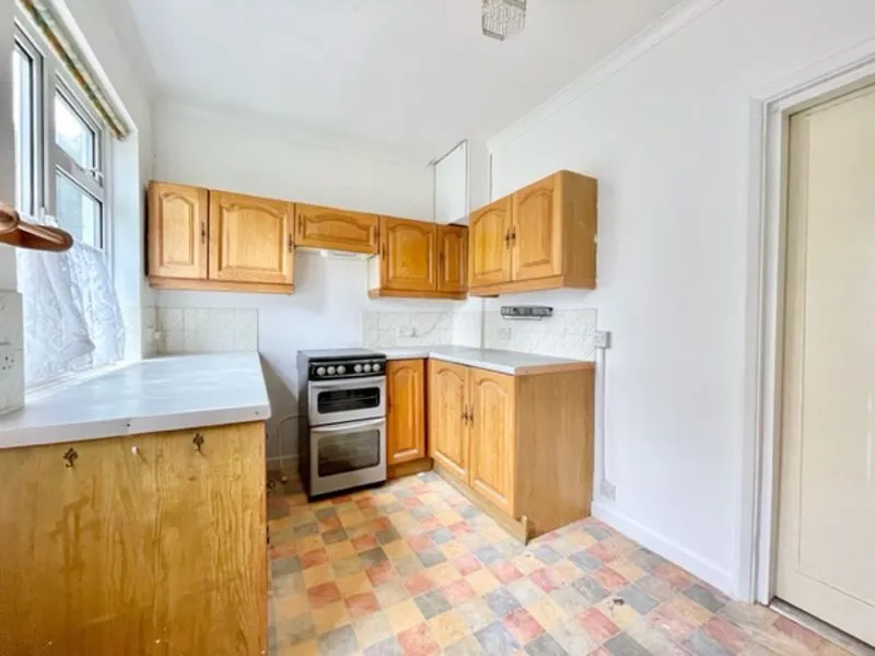 Beresford Gardens, Enfield EN1 1NL, photo 4