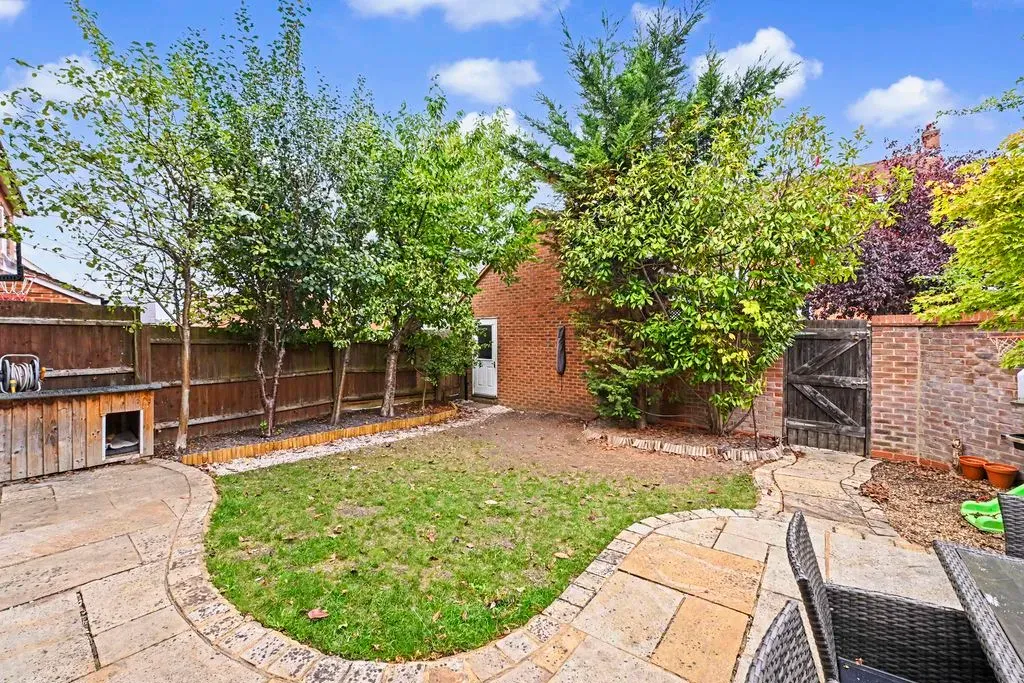 Lancaster Way, Pitstone, Buckinghamshire, LU7 9RH, photo 4