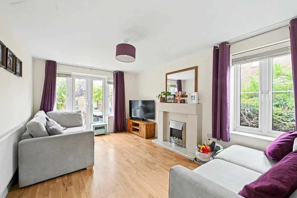 Lancaster Way, Pitstone, Buckinghamshire, LU7 9RH, photo 2