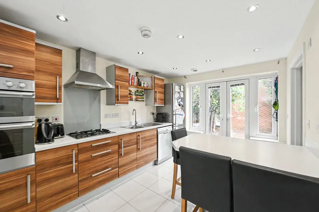 Lancaster Way, Pitstone, Buckinghamshire, LU7 9RH, photo 3