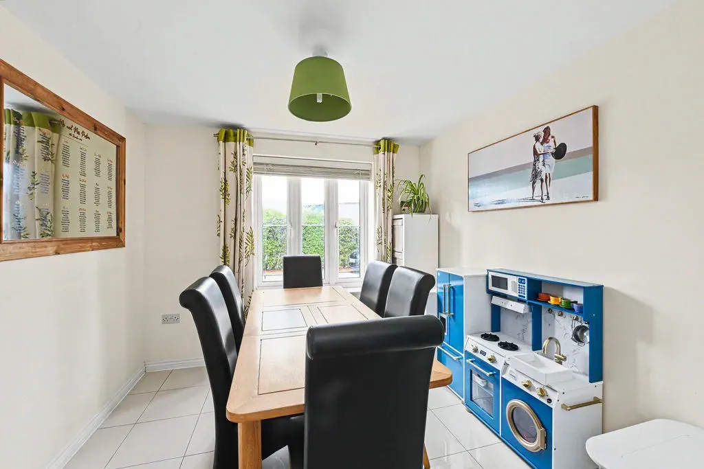 Lancaster Way, Pitstone, Buckinghamshire, LU7 9RH, photo 5
