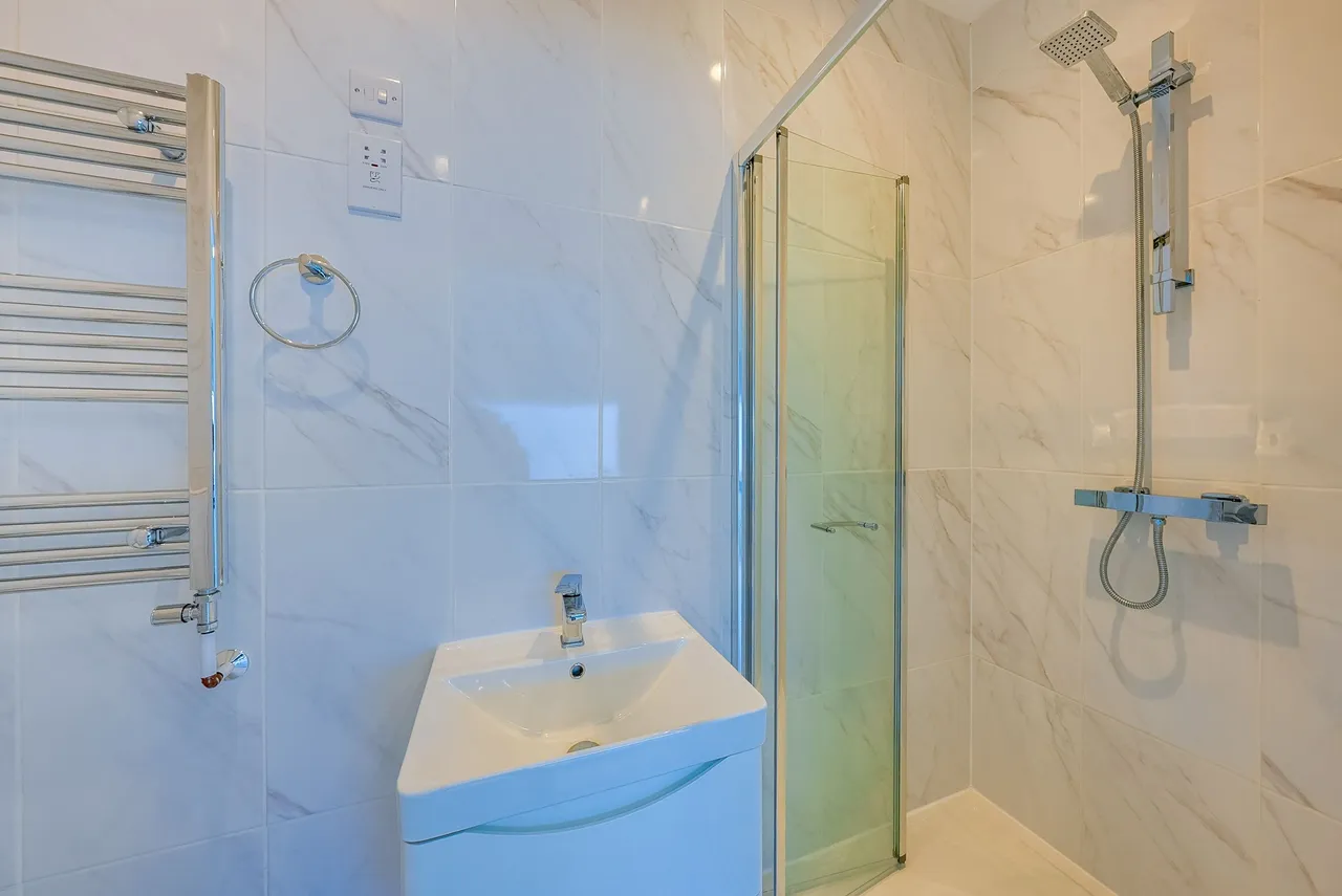 Double Room in Trosley Avenue, Gravesend, photo 12