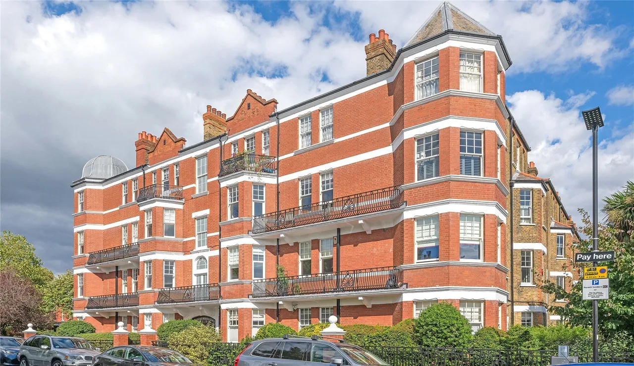 4 bed flat for sale — Chiswick High Road, London, W4