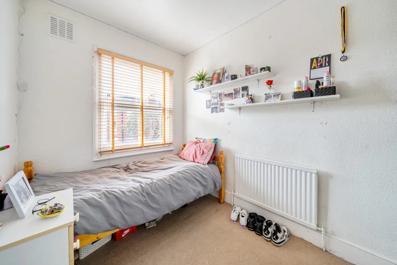 Knatchbull Road, SE5, photo 12