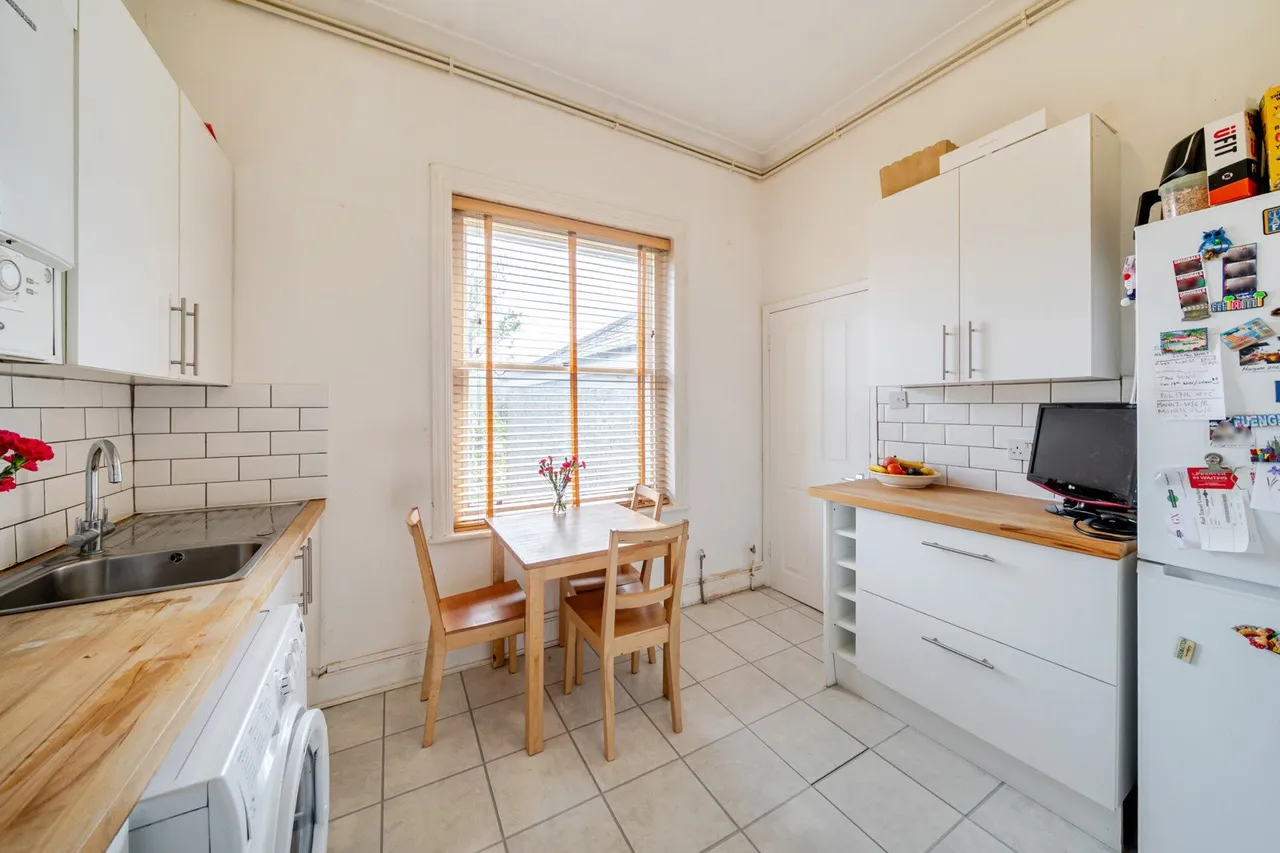 Knatchbull Road, SE5, photo 20