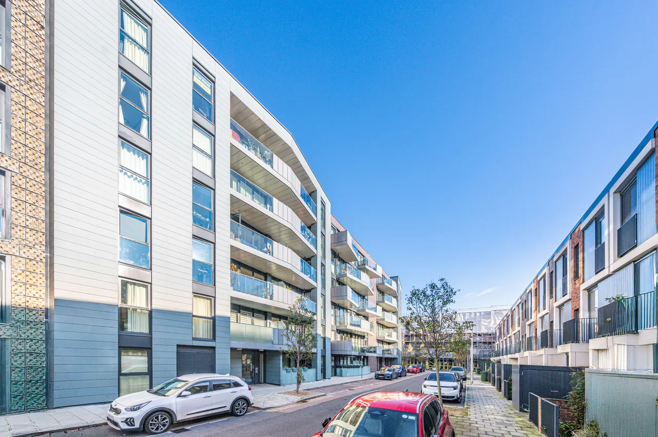 Flat 503, 14 Hawthorne Crescent, London, photo 6
