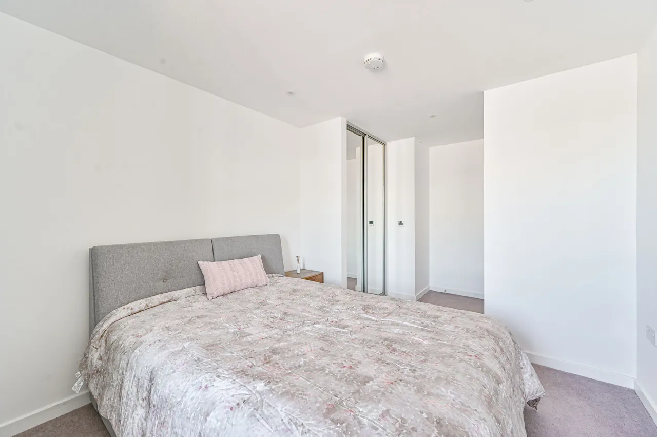 Flat 503, 14 Hawthorne Crescent, London, photo 8