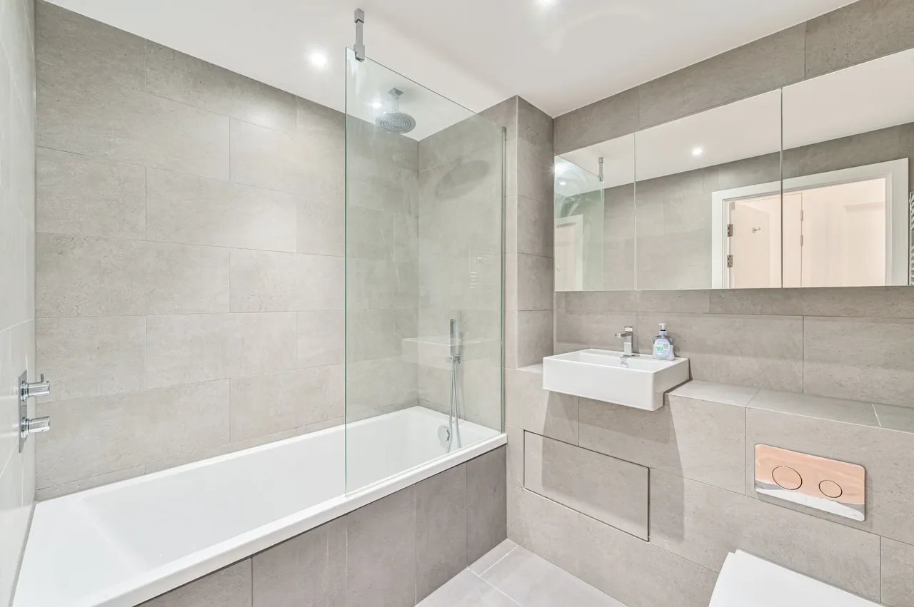 Flat 503, 14 Hawthorne Crescent, London, photo 10