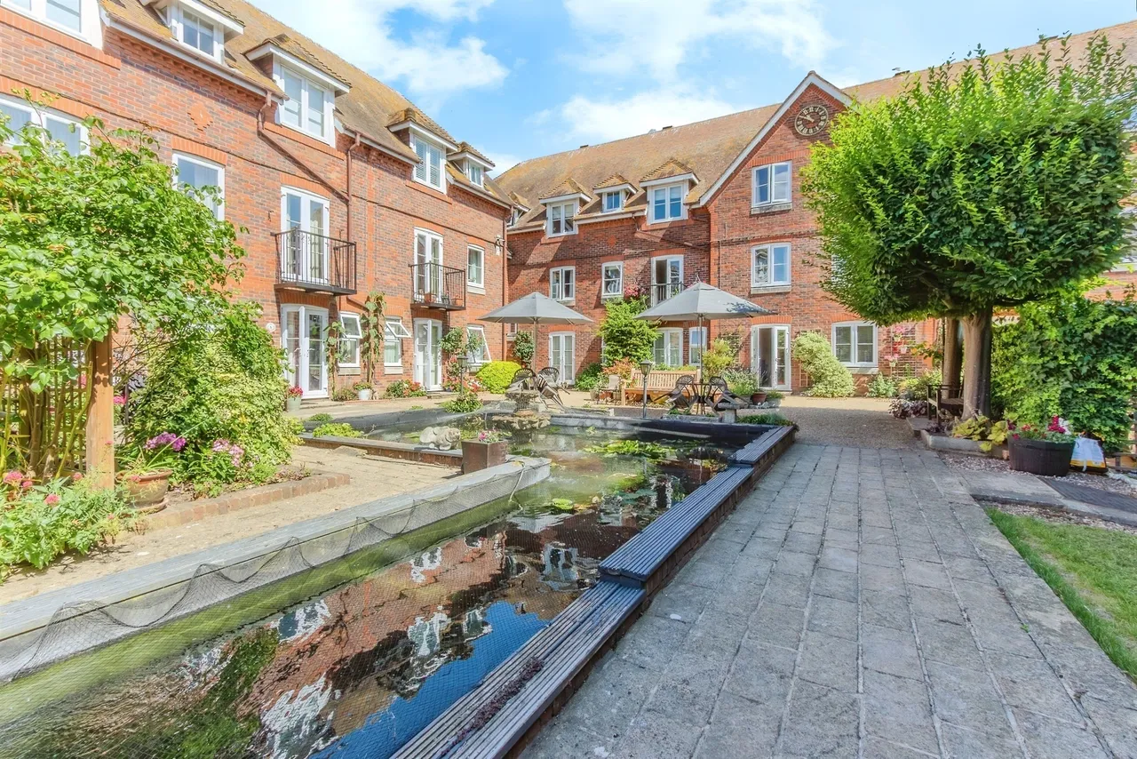 2 bed flat for sale — Gange Mews, Faversham
