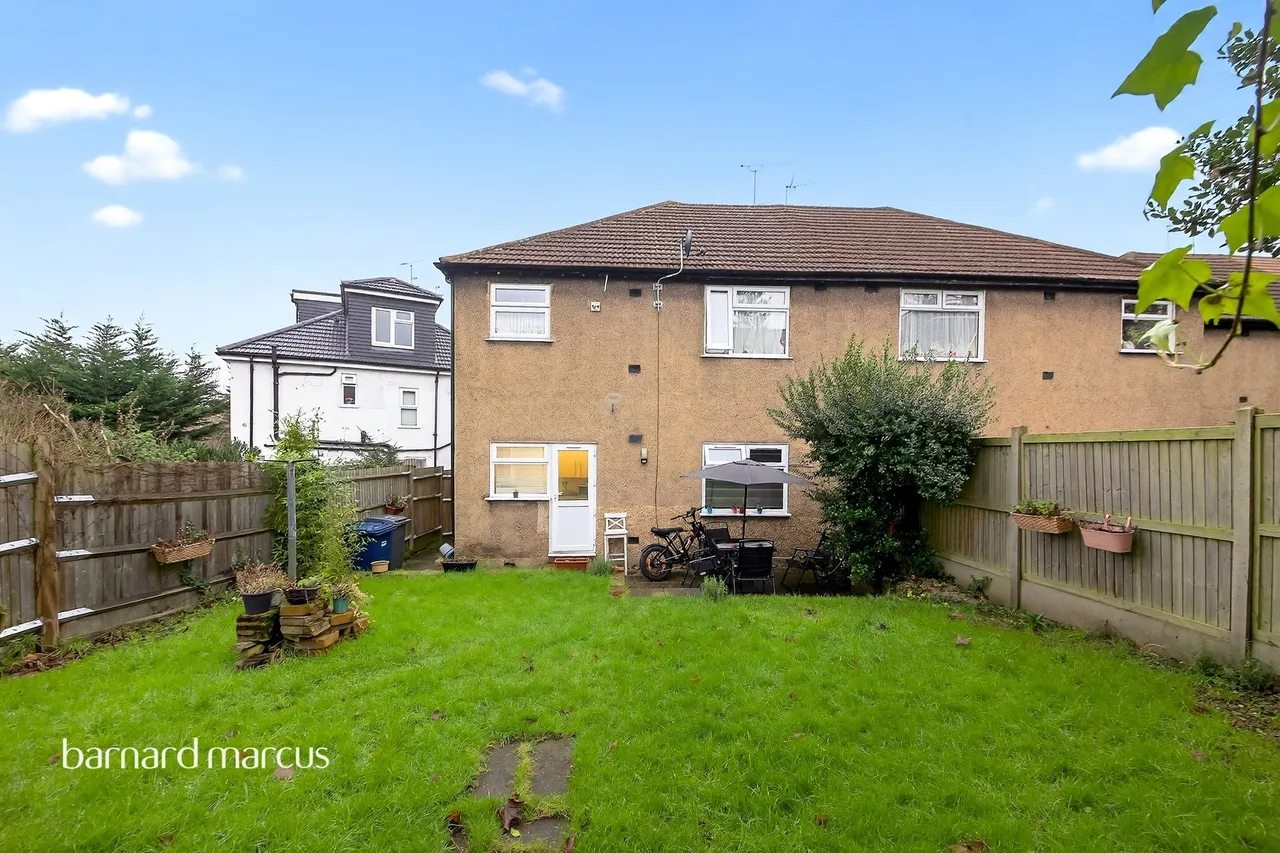 Oakleigh Close, London, N20, photo 13