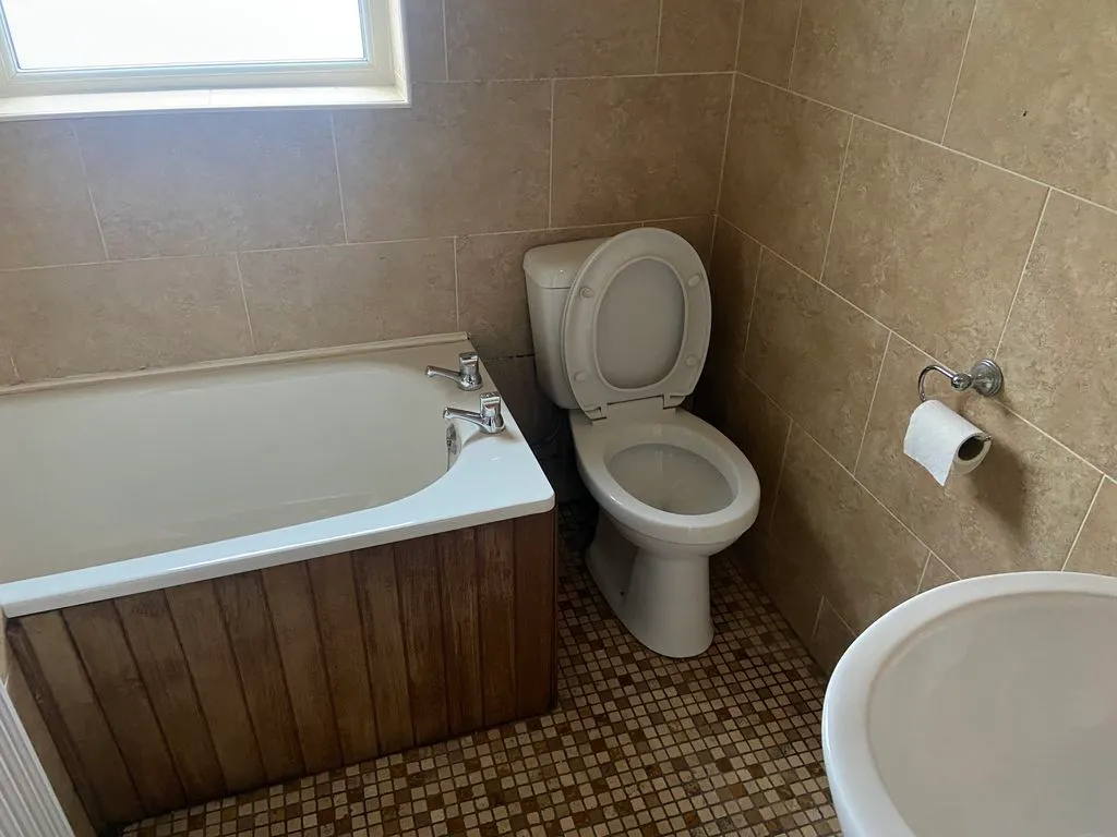 Mount Avenue, Hurstead, OL12, photo 7