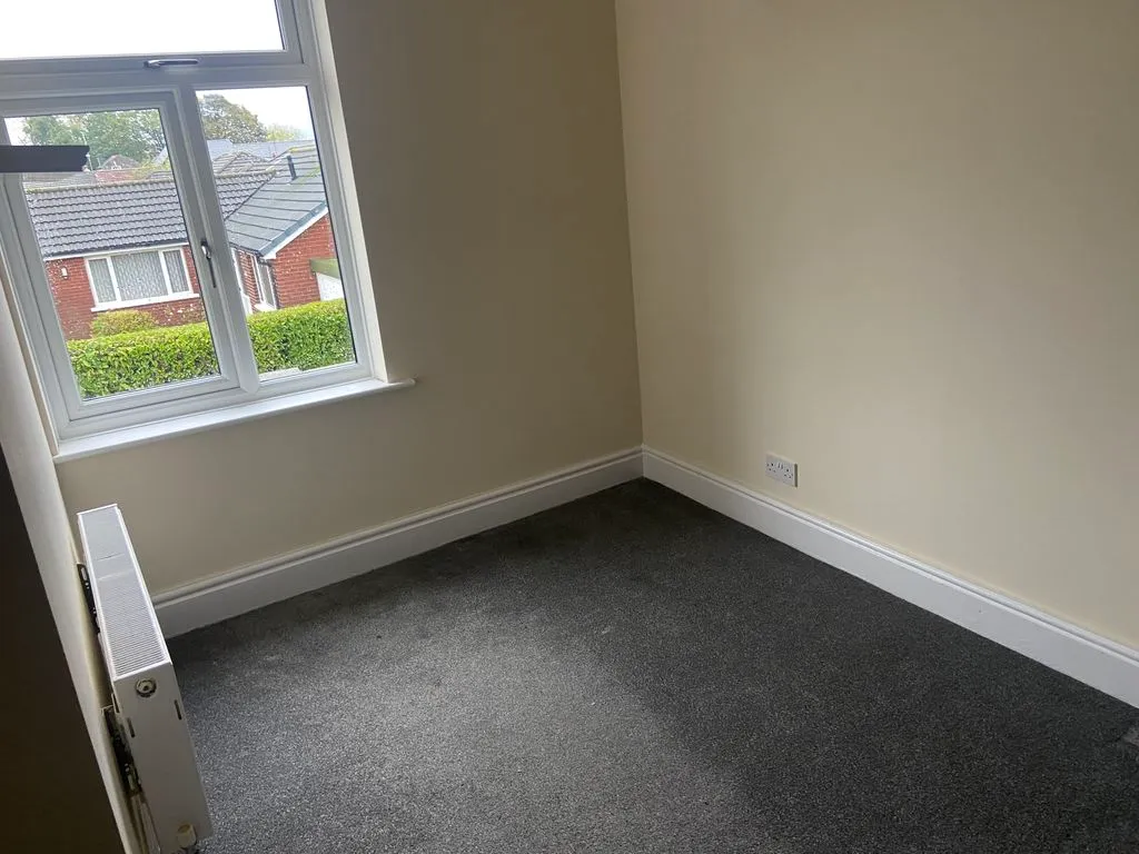 Mount Avenue, Hurstead, OL12, photo 6