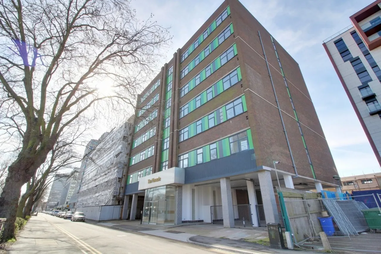 2 bed flat for sale — The Pinnacle , Southend-On-Sea