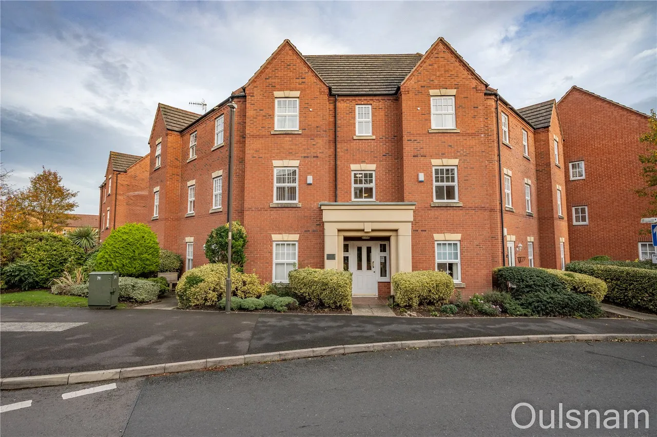 2 bed flat for sale — Newton Square, Bromsgrove, Worcestershire, B60 3GB