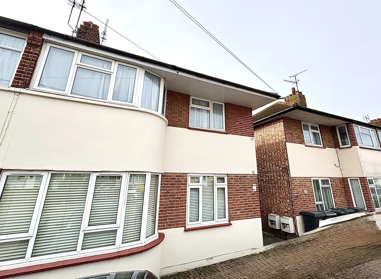 2 bed flat to rent, Gilda Crescent, Polegate, BN26