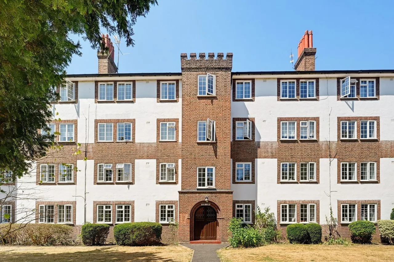 2 bed flat for sale, Kew Road, Richmond, TW9