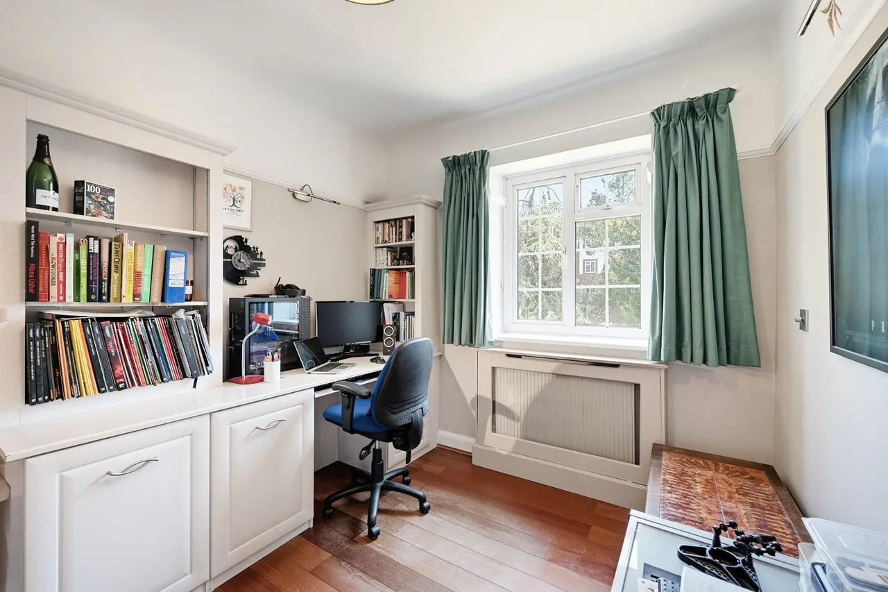 Kew Road, Richmond, TW9, photo 11