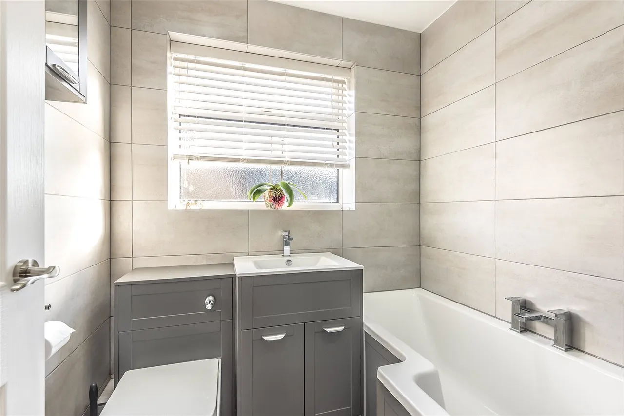 Wolstan Close, Denham Fees Apply, UB9, photo 4