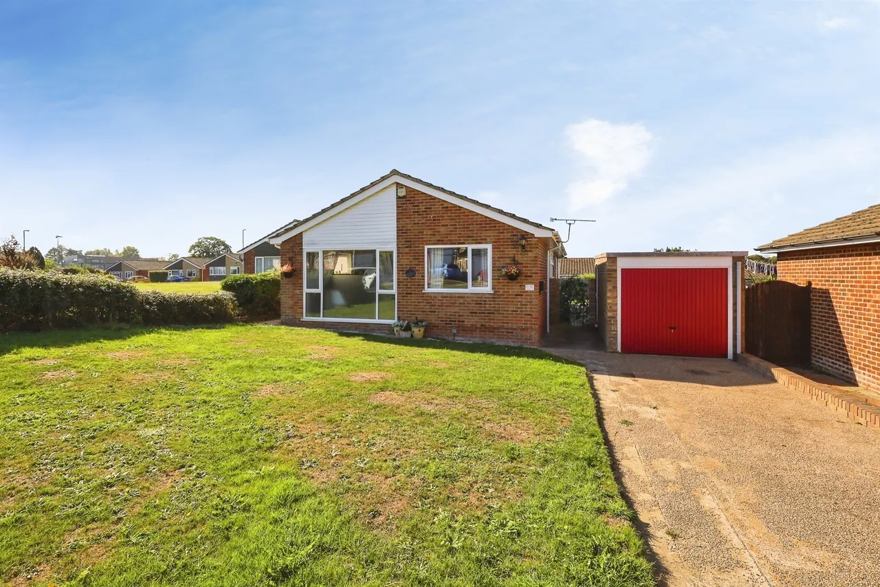 2 bed house for sale, Milland Road, Hailsham, BN27