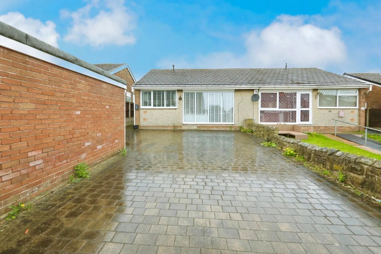 2 bed house for sale — Stone Close, Ravenfield, Rotherham, South Yorkshire, S65