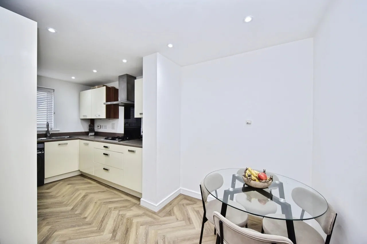 Leigh Road, Sittingbourne, Kent, ME10, photo 13