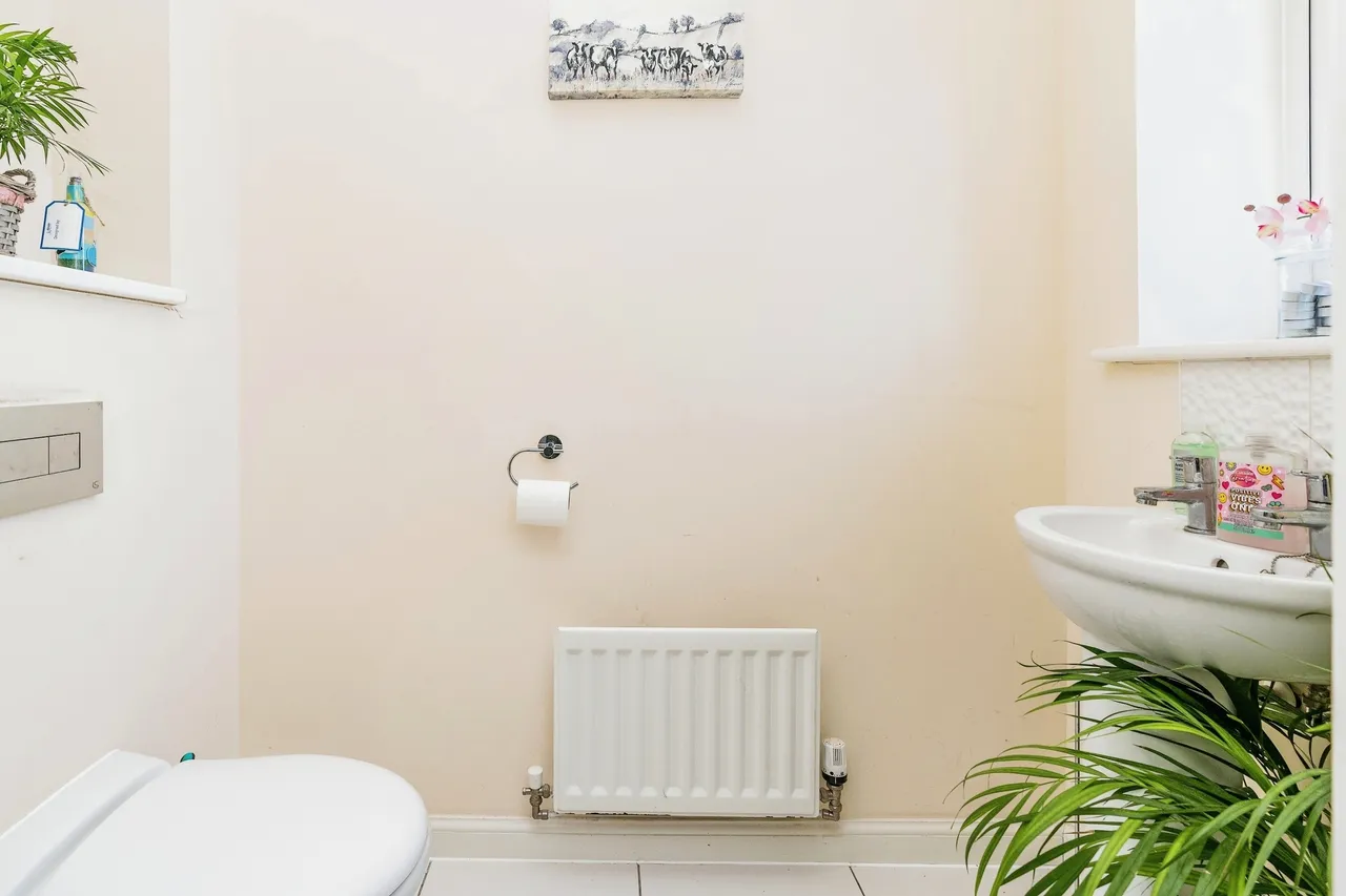 Leigh Road, Sittingbourne, Kent, ME10, photo 12