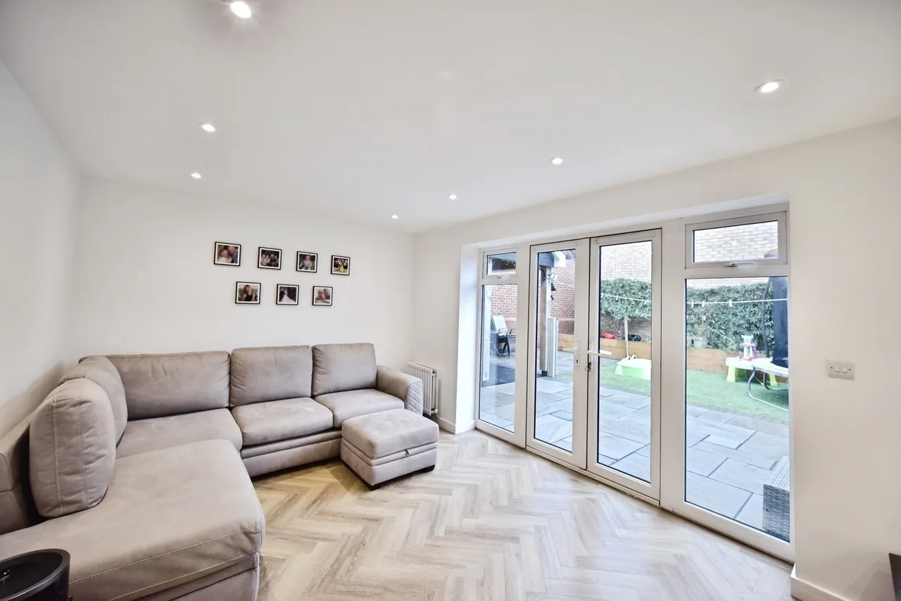 Leigh Road, Sittingbourne, Kent, ME10, photo 3