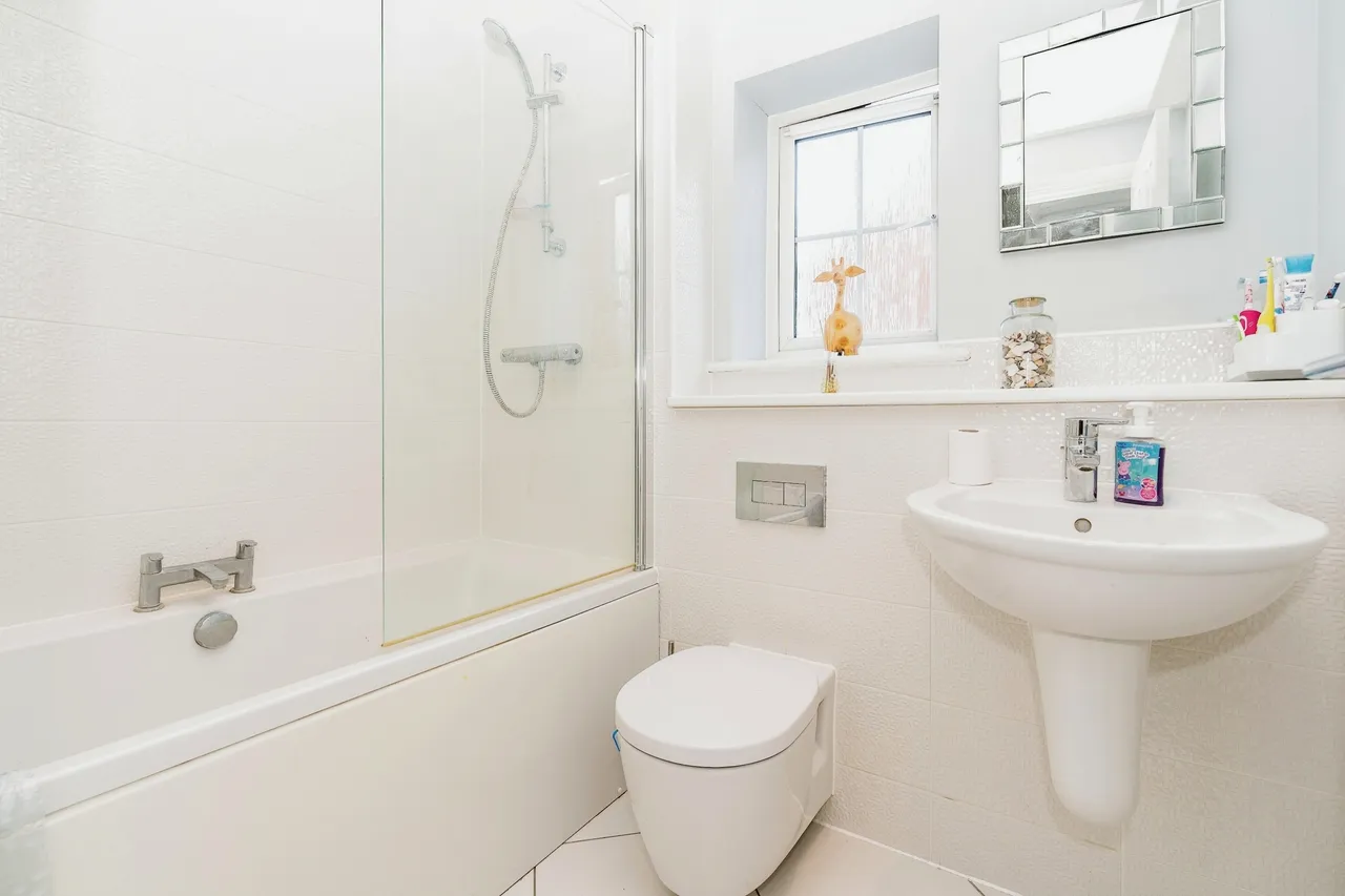 Leigh Road, Sittingbourne, Kent, ME10, photo 11