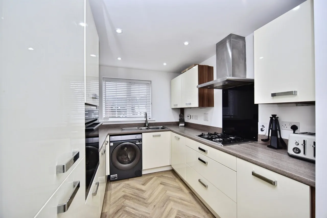 Leigh Road, Sittingbourne, Kent, ME10, photo 16