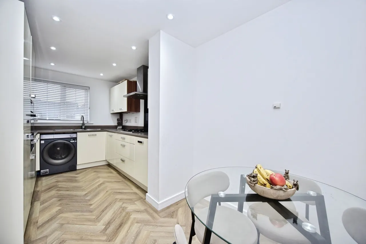 Leigh Road, Sittingbourne, Kent, ME10, photo 4