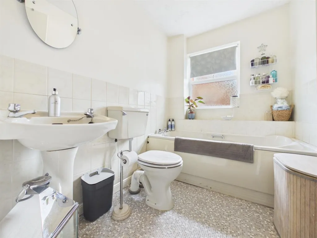 Whitley Court, Deerhurst, photo 7