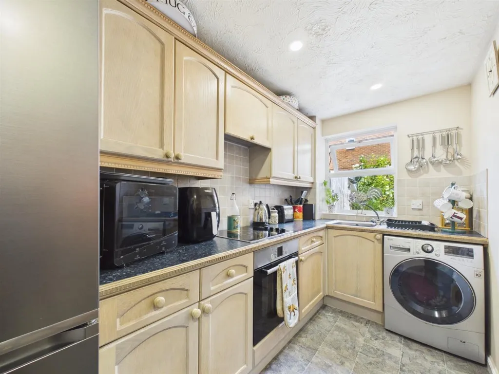 Whitley Court, Deerhurst, photo 5