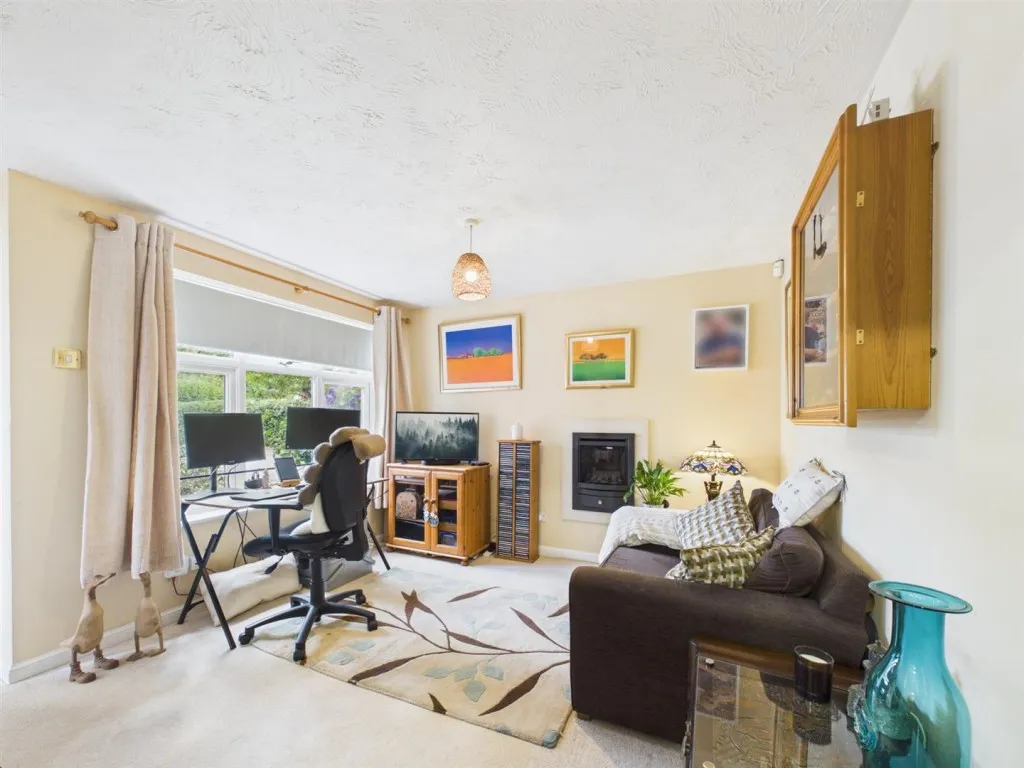 Whitley Court, Deerhurst, photo 2