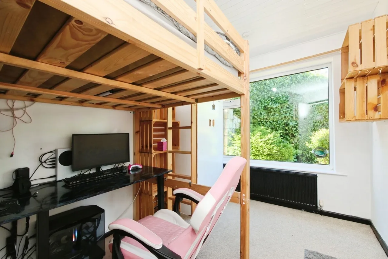 Hawthorn Spinney, York, North Yorkshire, YO31, photo 14
