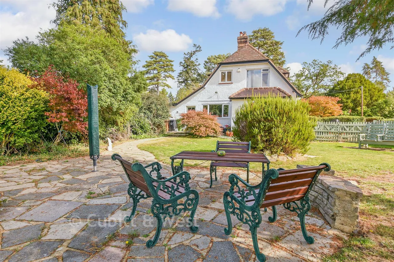 3 bed house for sale, Middle Street, Betchworth, RH3