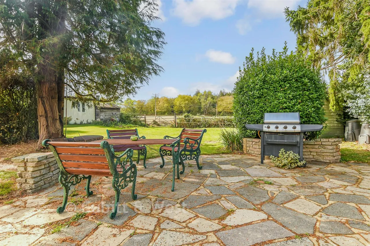 Middle Street, Betchworth, RH3, photo 5