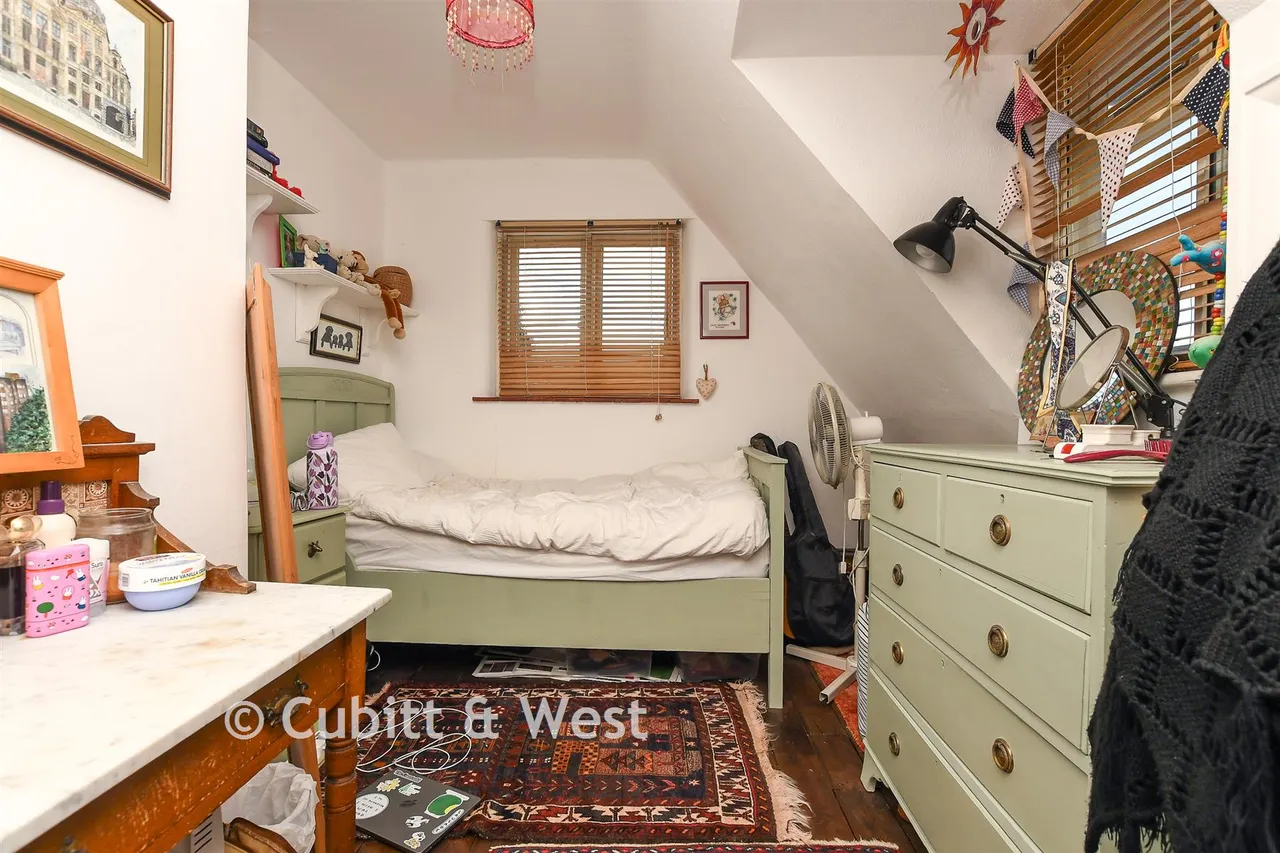 Middle Street, Betchworth, RH3, photo 13