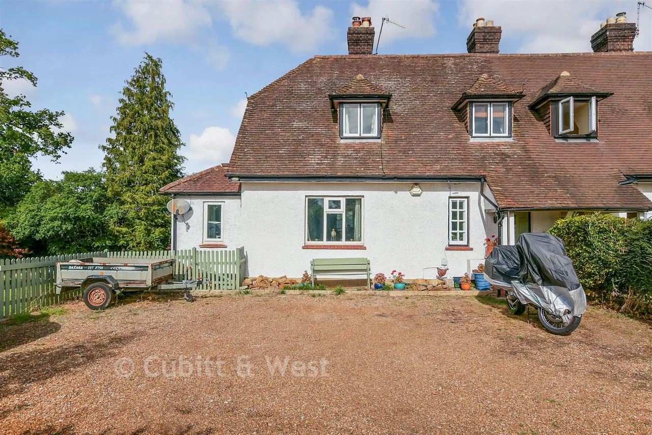Middle Street, Betchworth, RH3, photo 18