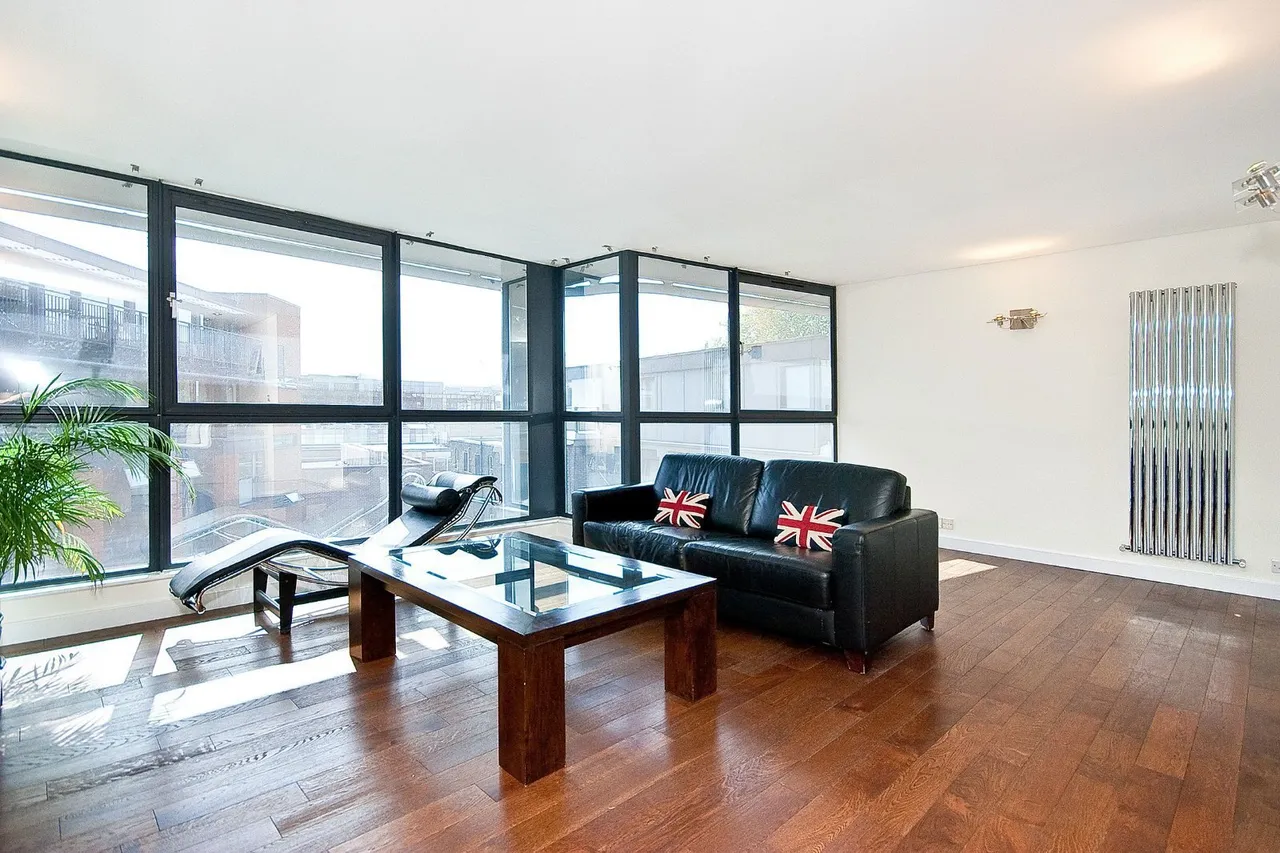 2 bed flat to rent, Britton Street, Clerkenwell, EC1M