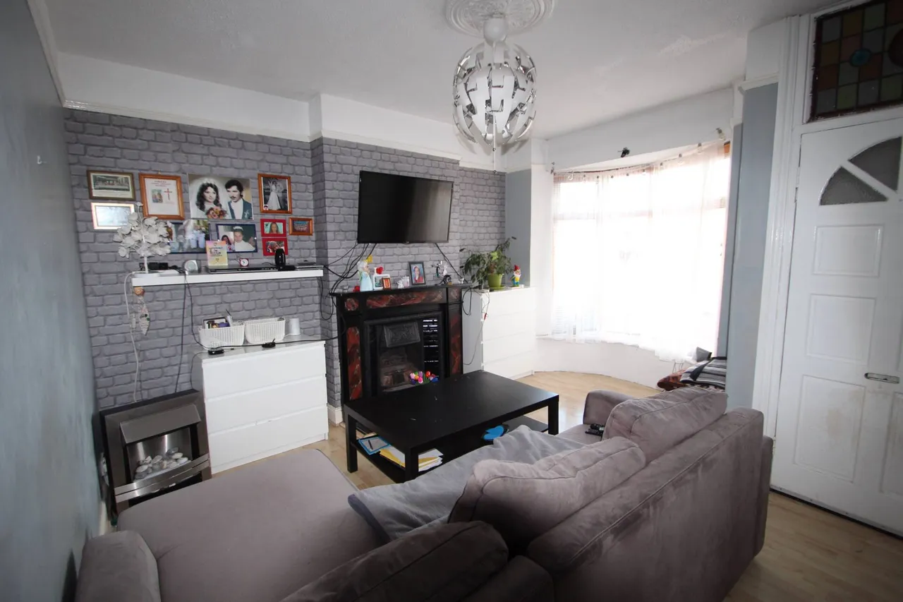 3 bed house for sale — Tonge Road, Sittingbourne