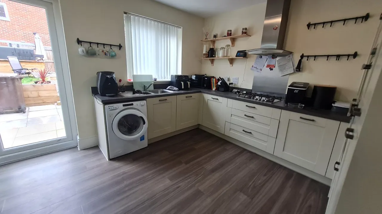 Butler Way, Wakefield, WF1, photo 2