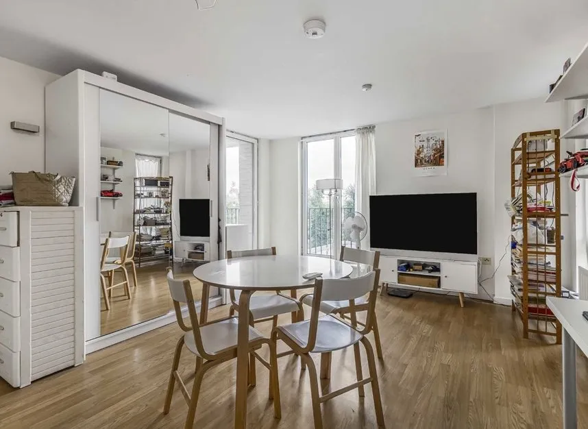 Seven Sisters Road, Finsbury Park, N4, photo 2