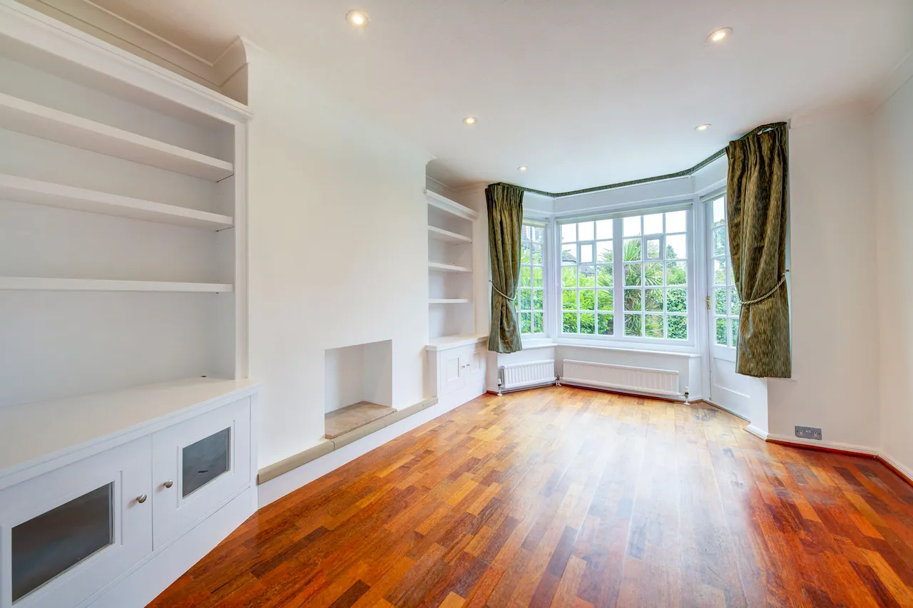 Gurney Drive, Hampstead Garden Suburb, London, N2, photo 2